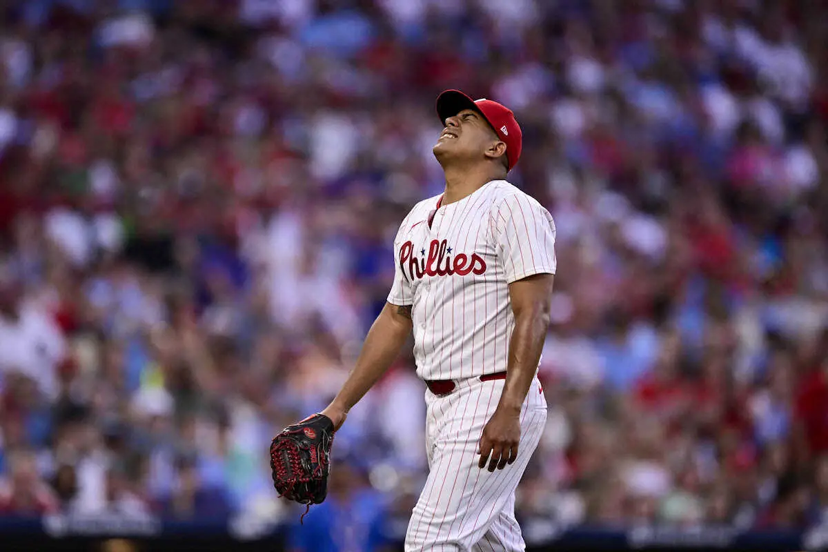 【画像・写真】サイ・ヤング賞有力候補にアクシデント…フィリーズ・スアレス　左手に170キロ超の打球直撃で負傷交代