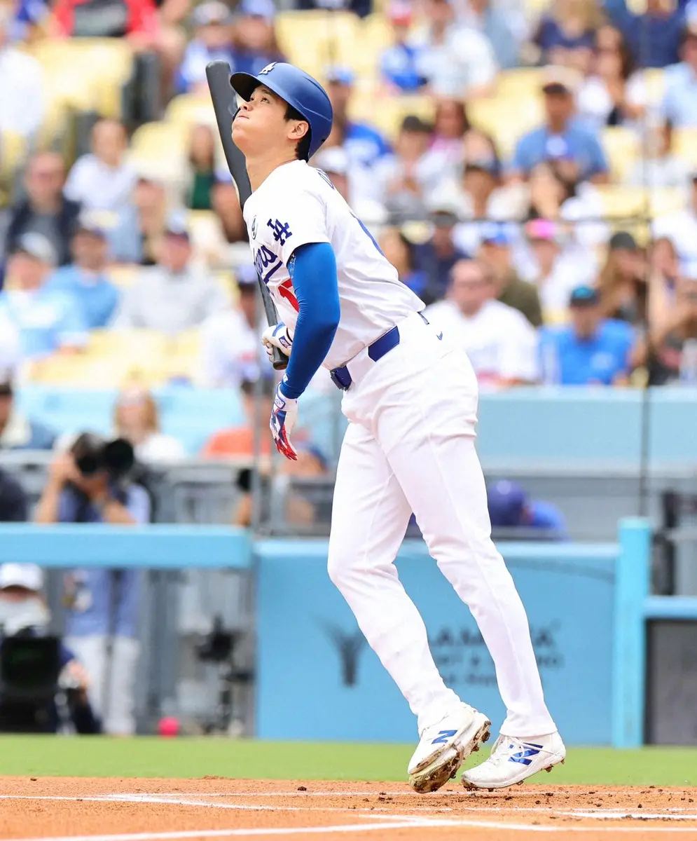 【画像・写真】初回、遊飛に倒れるドジャース・大谷（撮影・光山　貴大）