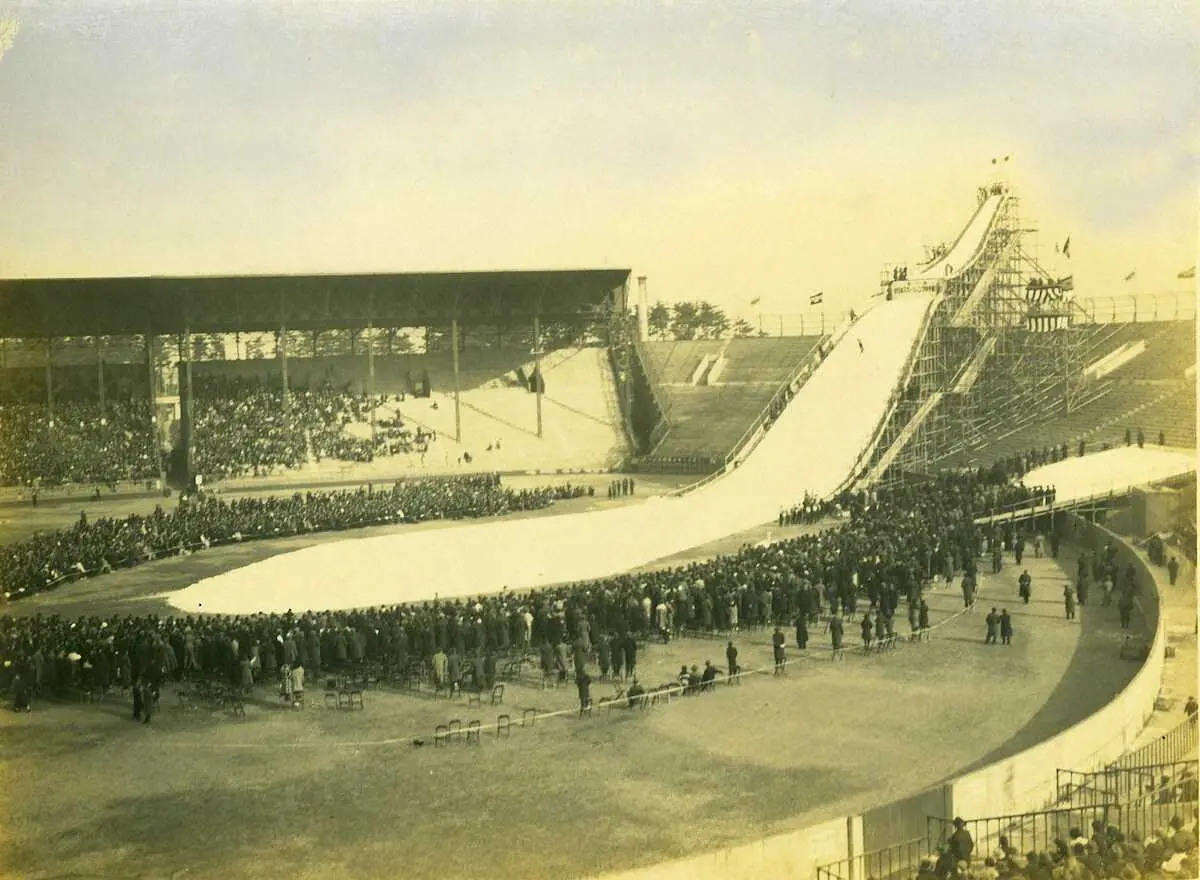 【画像・写真】【100歳　甲子園球場物語】トラック400台分の雪を搬入してスキー・ジャンプ大会　歌舞伎、映画…