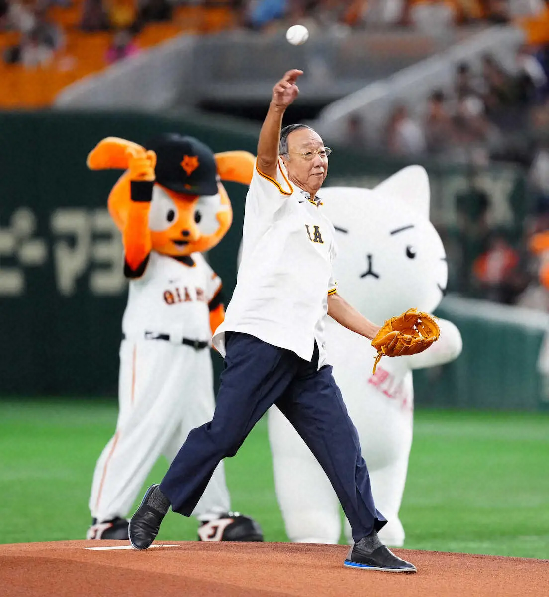 【画像・写真】巨人元監督・堀内恒夫氏　意外？「公式戦では初」76歳“健在”始球式「楽しかったよ」　長嶋氏から激励も