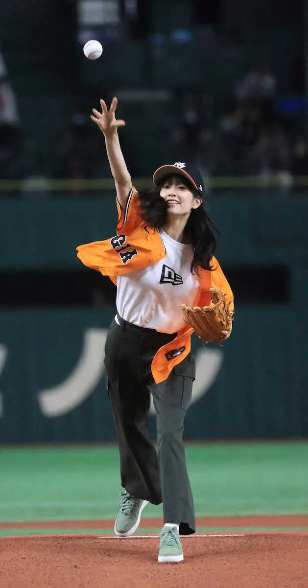 【画像・写真】日向坂46・G党の佐々木久美がファーストピッチ　自己採点は「8点くらい」推しの選手は同じ…
