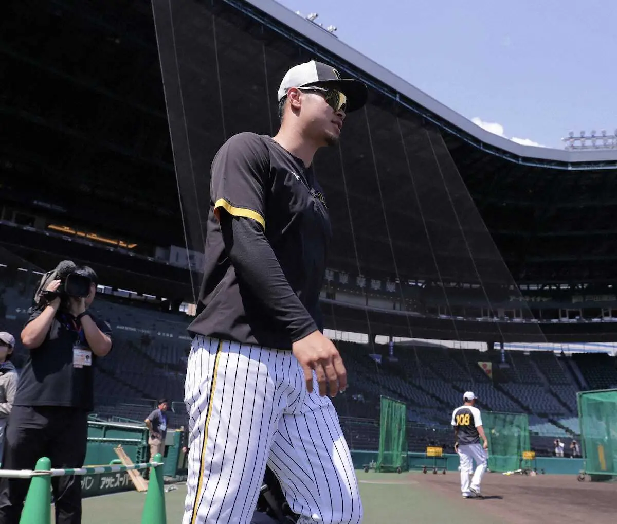 【画像・写真】阪神・佐藤輝が24日ぶり1軍帰還！岡田監督から直々指名「起爆剤になってくれ、と」豊田も2年ぶり1軍