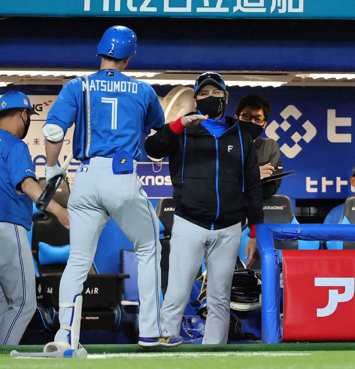 【画像・写真】新庄日本ハム強いぞ！　9回に追いつかれ延長突入も粘った　連敗「2」でストップ