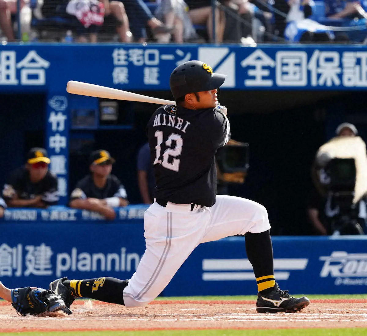 【画像・写真】ソフトバンクの“バウさん”こと嶺井が古巣戦に2試合連続代打で出場し今季1号2ラン