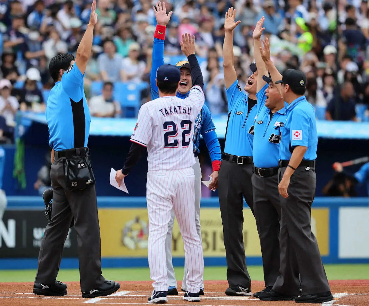 【画像・写真】きょうの日本ハム・新庄監督メンバー表交換パフォーマンスは「頑張ろう！」「おー！」