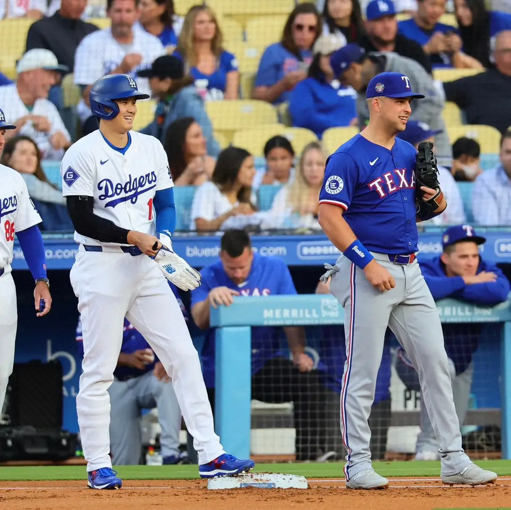 【画像・写真】苦笑いからの笑顔！大谷翔平　第1打席は四球→二盗　フリーマン右前打で三進できずもスミス3ランで生還