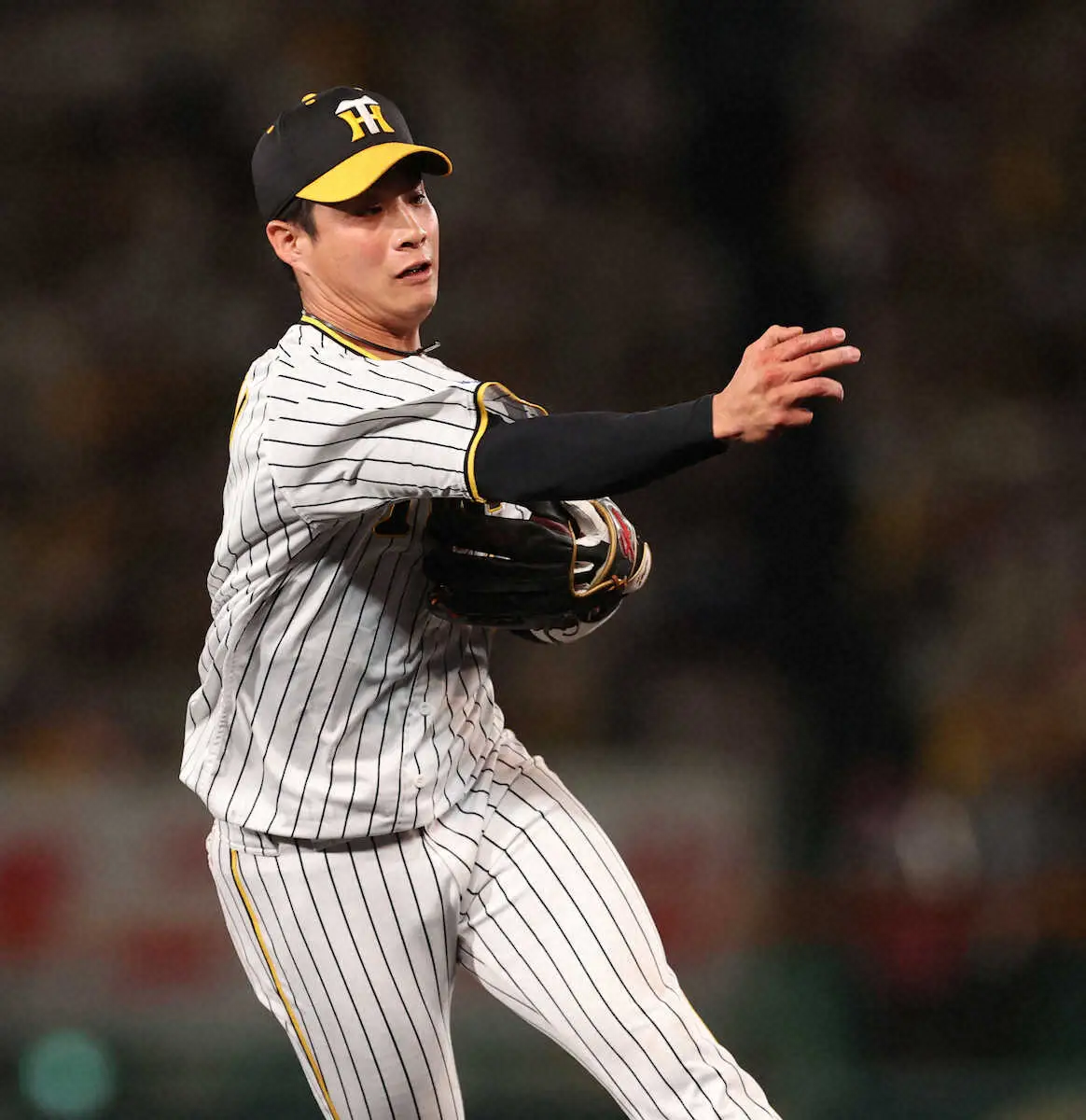 【画像・写真】阪神・木浪　左肩甲骨を骨折していた　今後の見通しは「自分では分からない」　15日死球で負傷