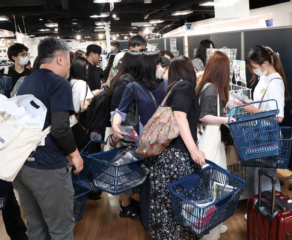 【画像・写真】本家ミュージシャンの物販さながら？オリ姫グッズの“プレ販売”に開店前から約300人の大行列