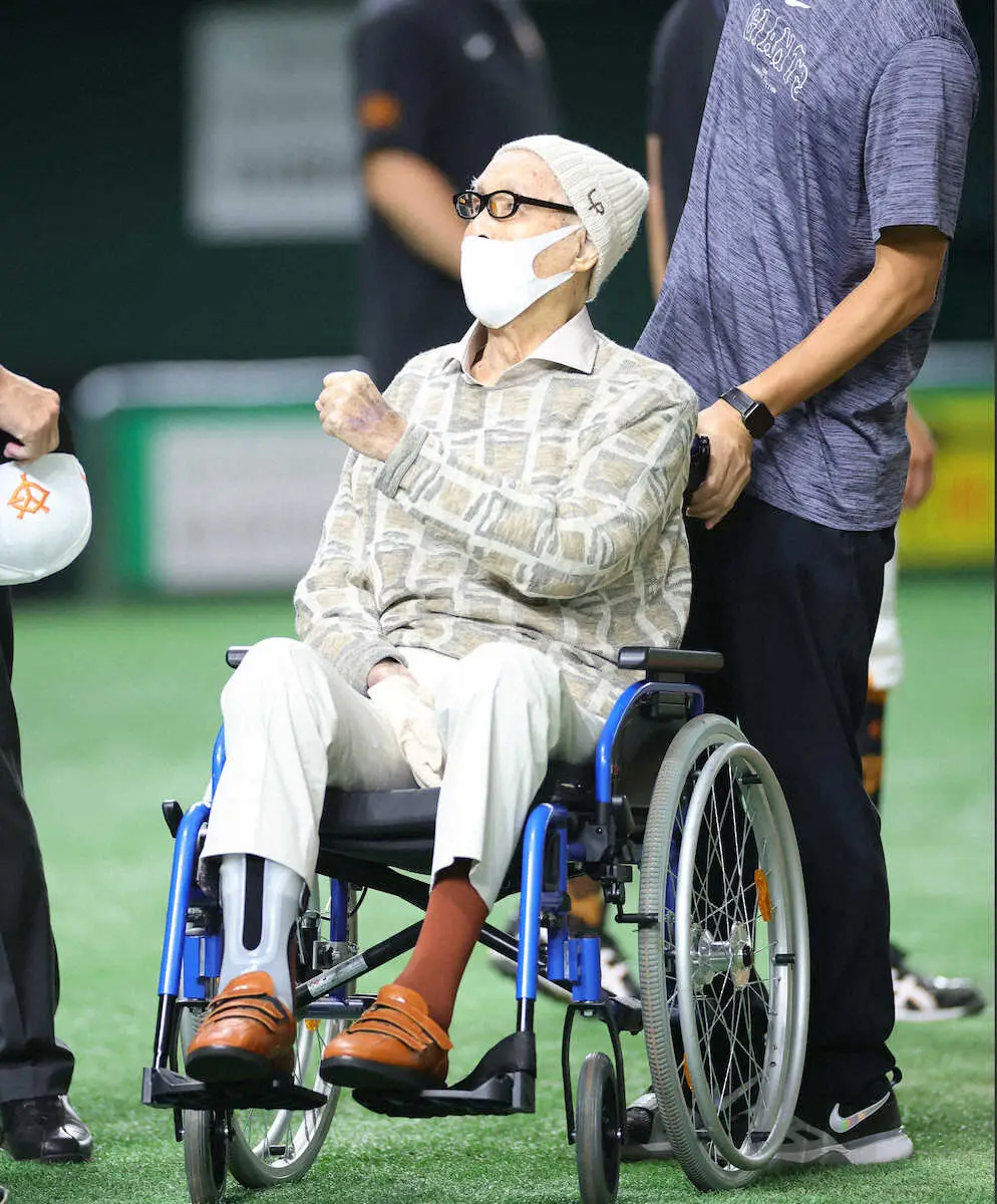 【画像・写真】長嶋さん　巨人に闘魂注入！逆襲へ超異例、練習視察で身振り手振り指導