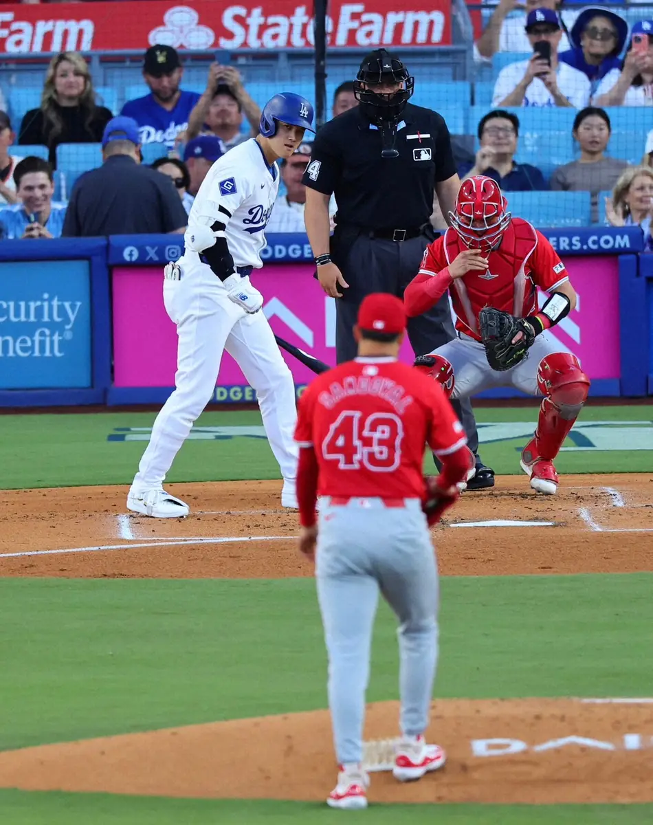 【画像・写真】大谷翔平　注目の古巣との公式戦初対決は2打席連続四球　相手左腕は大谷に四球を与えたところで緊急降板
