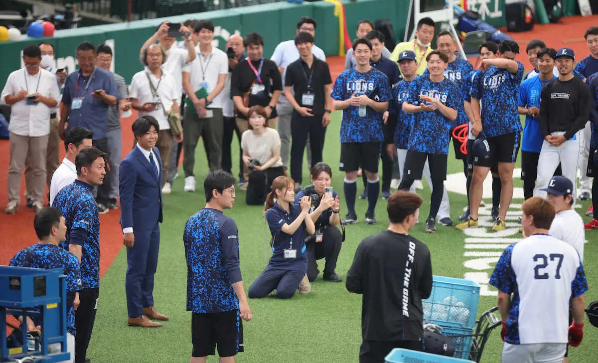 【画像・写真】トレードで西武加入の松原聖弥が入団会見「1番打者目指す」　ユニホーム間に合わず、1軍合流は後日に