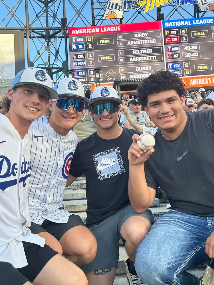 【画像・写真】“転売”ヤジに「絶対売らない！」大谷翔平25号は高校30発17歳がキャッチ　球団新記録「知ってるよ」