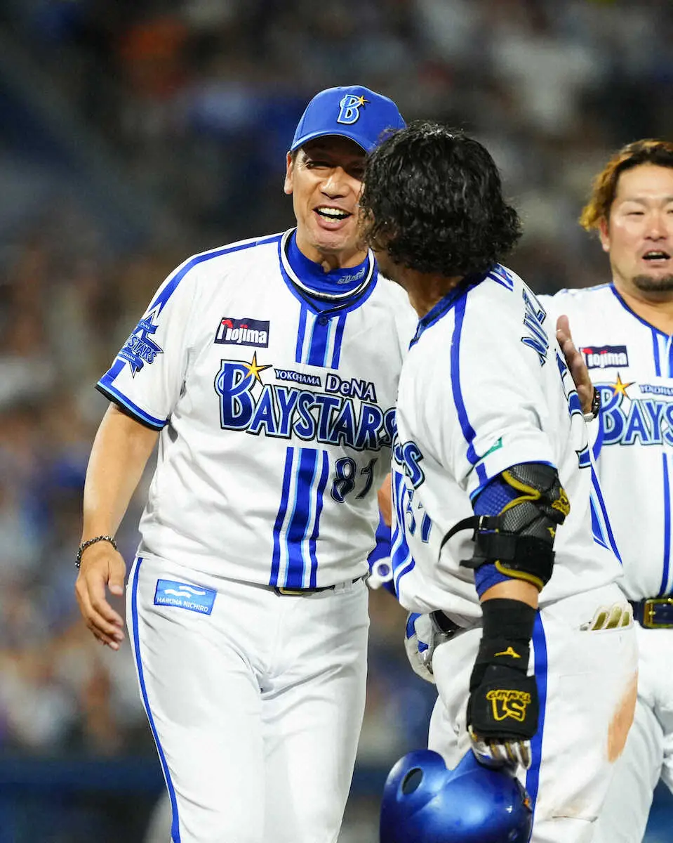 【画像・写真】【隠しマイク】DeNA・三浦監督　現役時代に2段モーション禁止で「あれは大変な作業でした…」