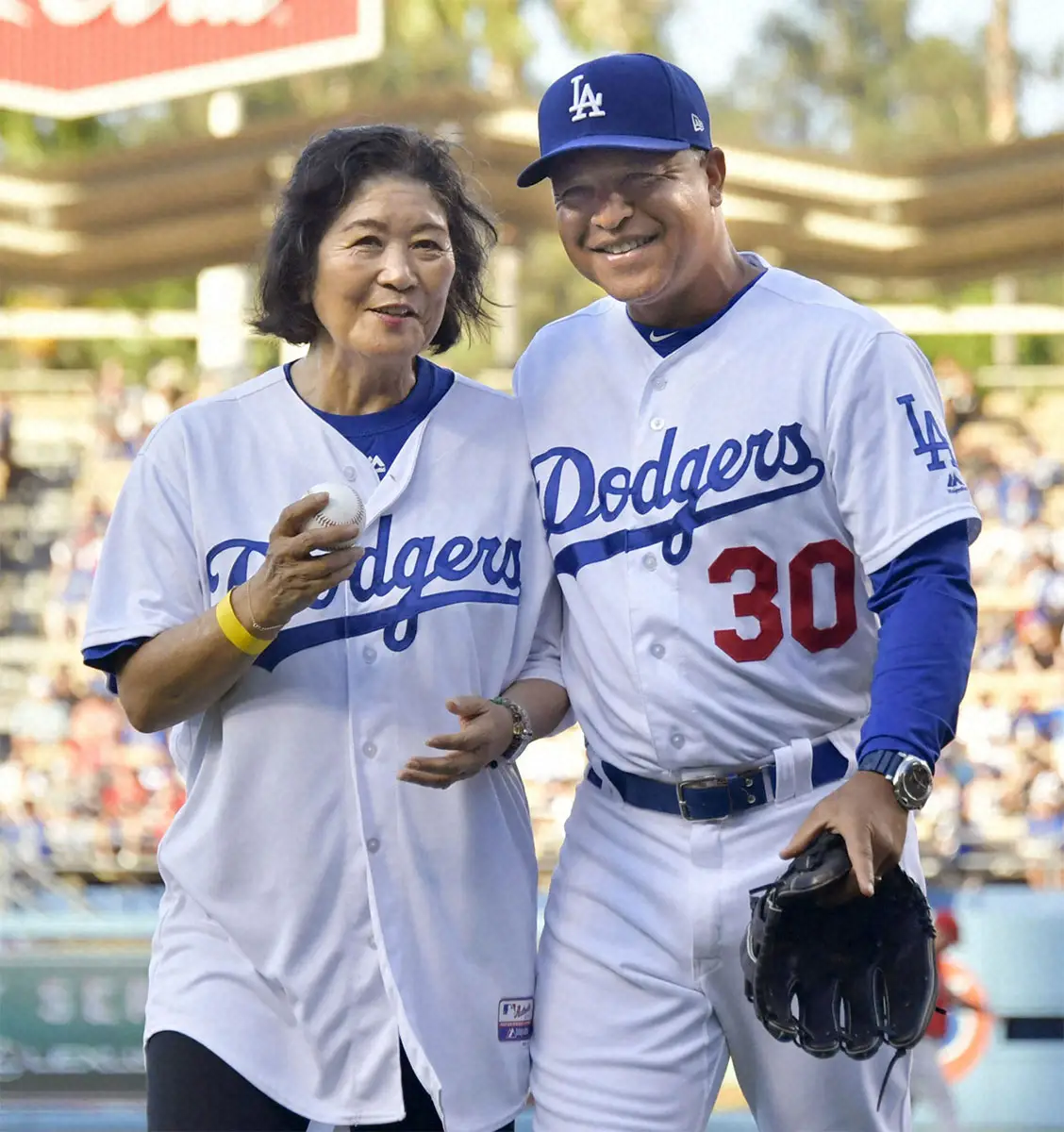 【画像・写真】ドジャース・ロバーツ監督　母・栄子さんに「翔平を紹介したら、写真を撮って大興奮していたよ」