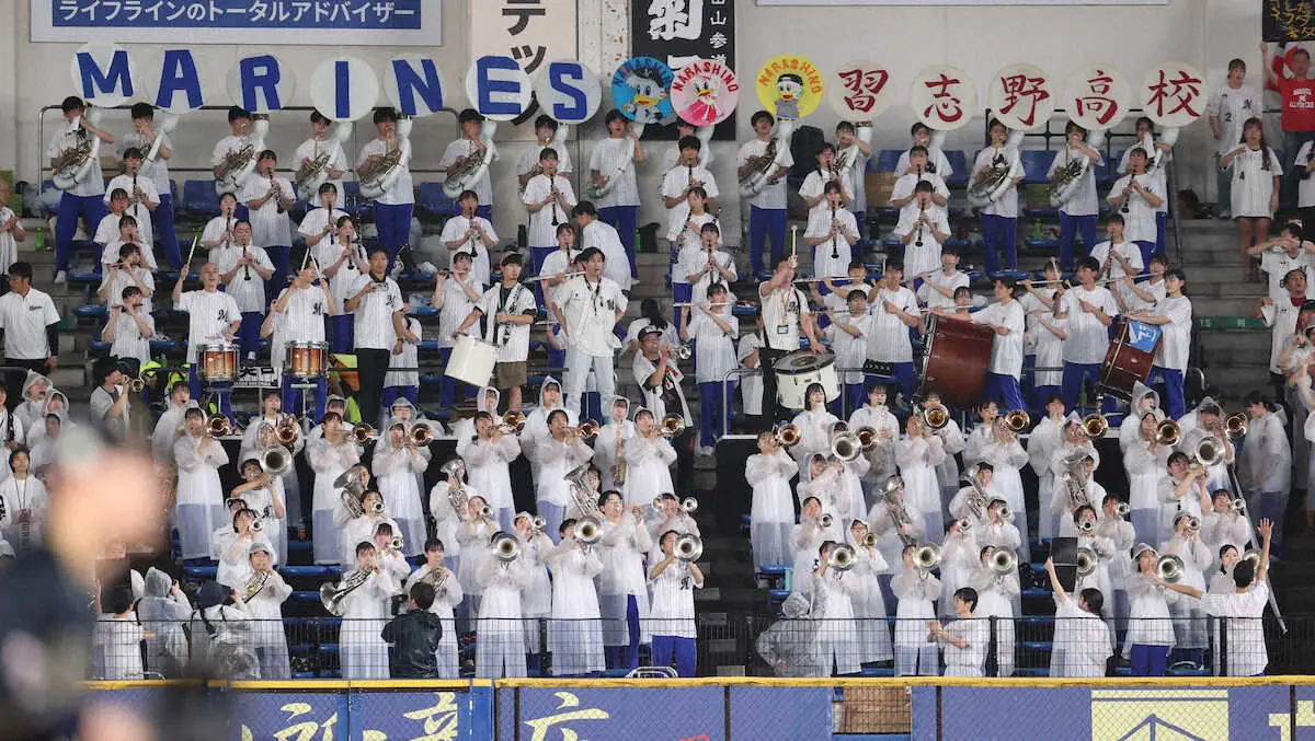 【画像・写真】ロッテ・小島　3連勝呼ぶ雨中の力投！恒例・習志野ブラバンとコラボ「美爆音」で逆転