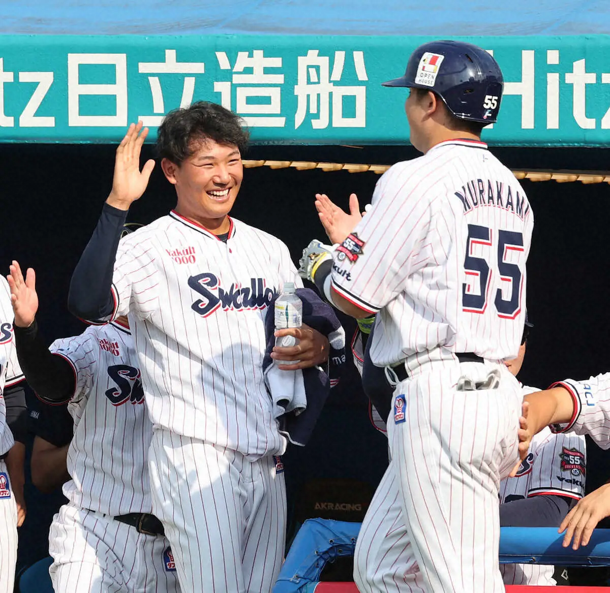 【画像・写真】ヤクルト村上宗隆の15号ソロで奥川恭伸の笑顔が話題「奥川くんニッコニコ」「いい笑顔」