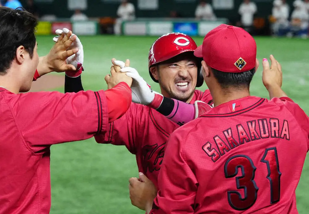 【画像・写真】広島・菊池が救った!　同点にされた直後の9回に決勝弾「投手が毎回抑えているから」接戦制し笑顔