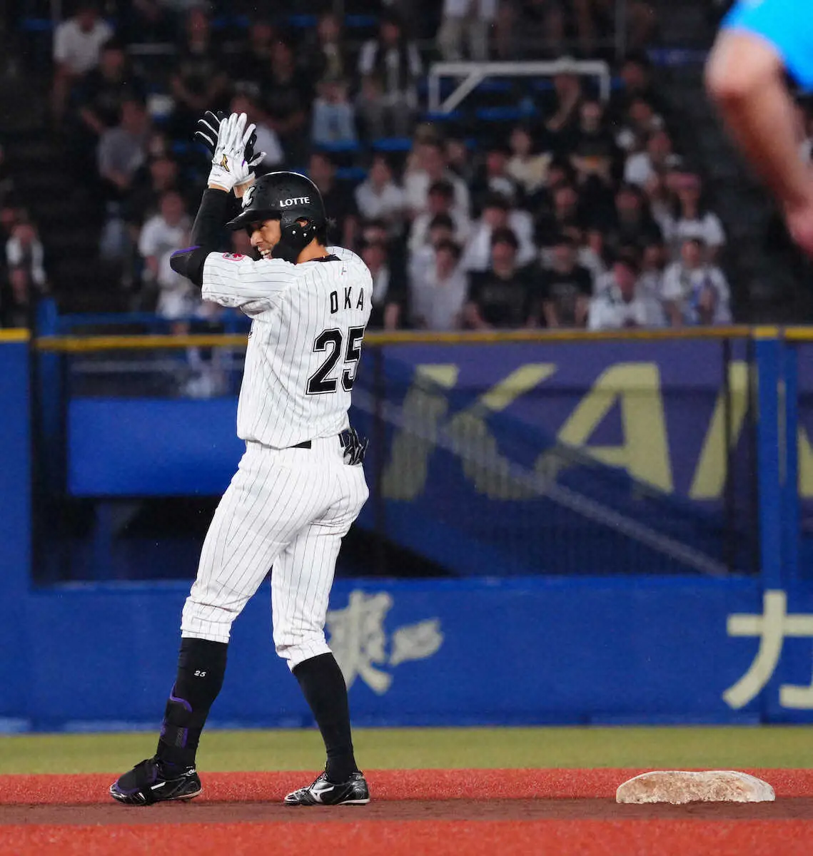 【画像・写真】ロッテ・岡「素直にうれしい」日本新8戦連続二塁打　バット寝かせたフォームで金子コーチ超え