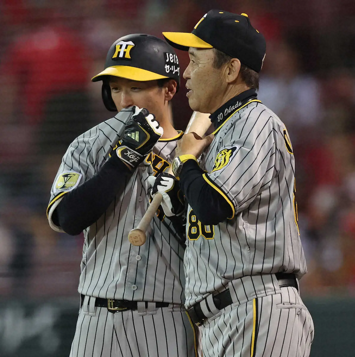 【画像・写真】阪神・近本が17打席連続無安打　8回無死一、二塁で岡田監督の耳打ちも実らず中飛