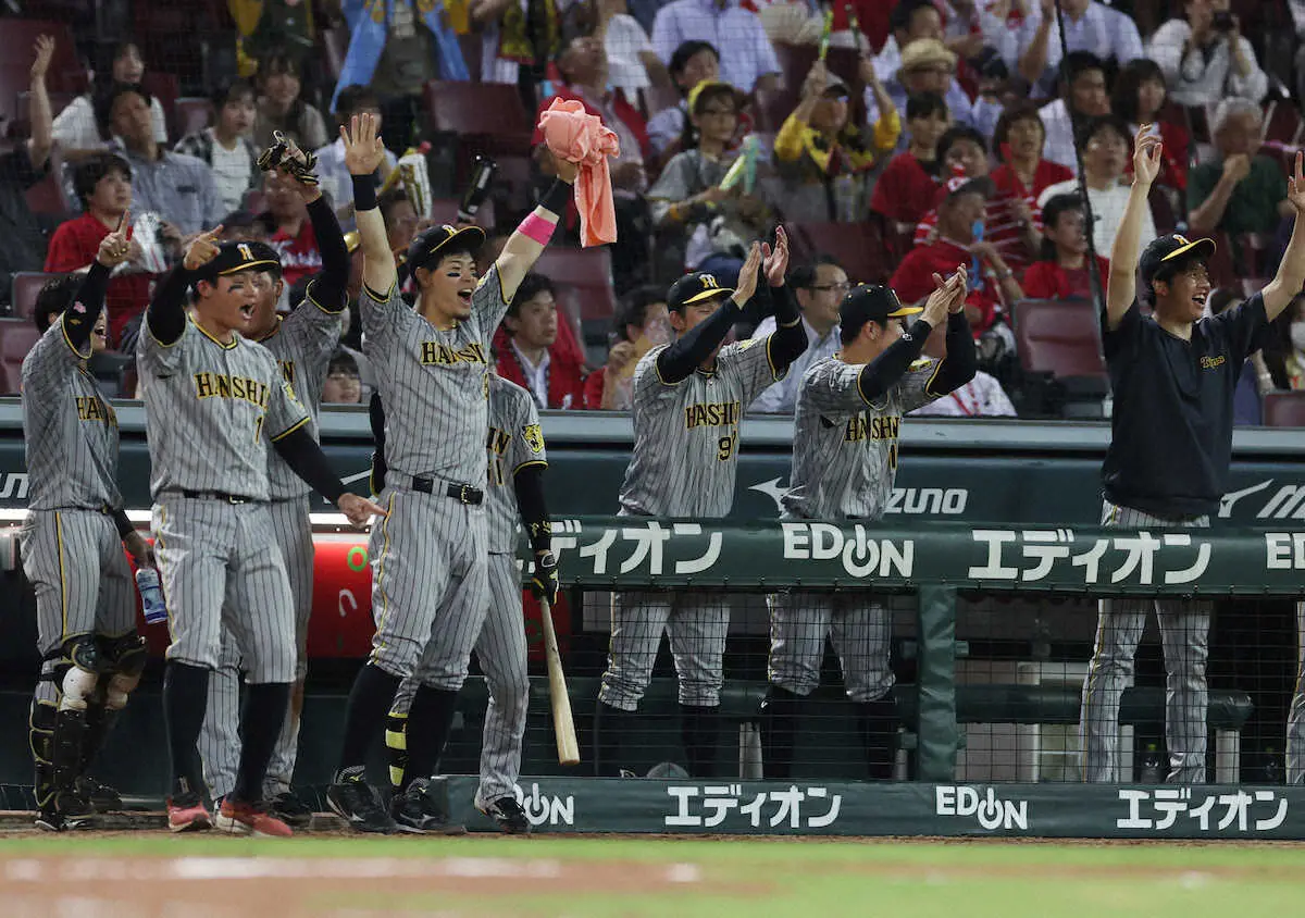 【画像・写真】阪神が延長戦を制す　10回に広島のミスから先制　近本が18打席ぶりの適時打で追撃