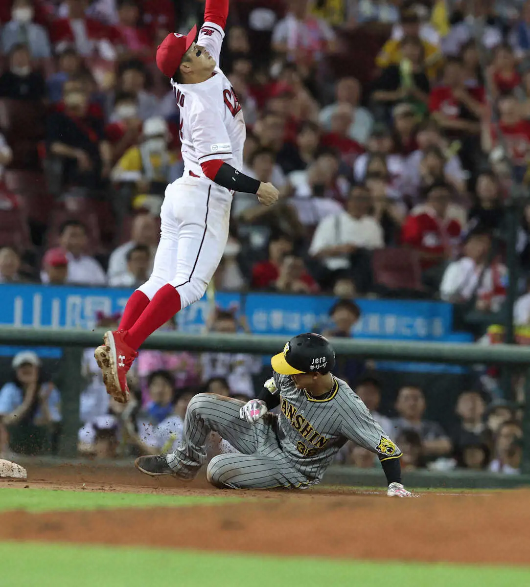 【画像・写真】延長10回、広島・野間の三塁悪送球で決勝生還を許すも　前向く新井監督「そういうのも付き物」