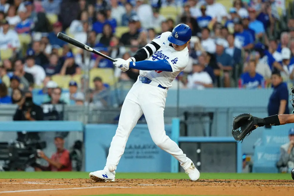 【画像・写真】痛っ！！大谷翔平　第2打席は右足に自打球直撃→痛みに悶絶　最後は空振り三振