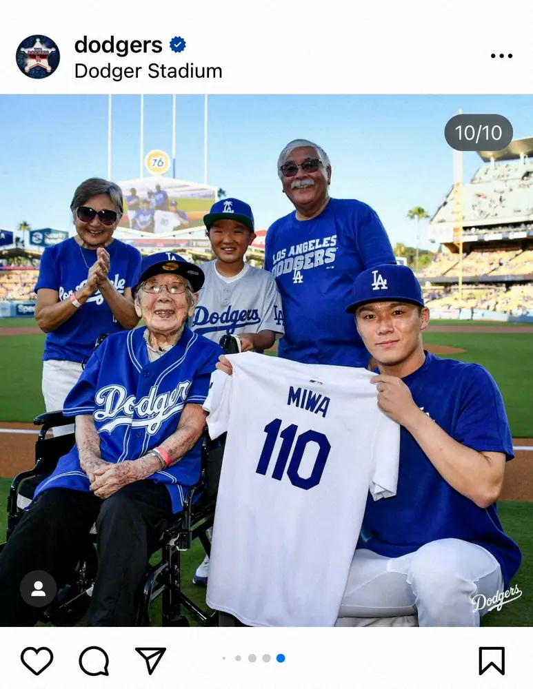 【画像・写真】ドジャースが110歳の日系米国人女性を表彰　山本由伸が「110」背番号ユニホームを贈呈