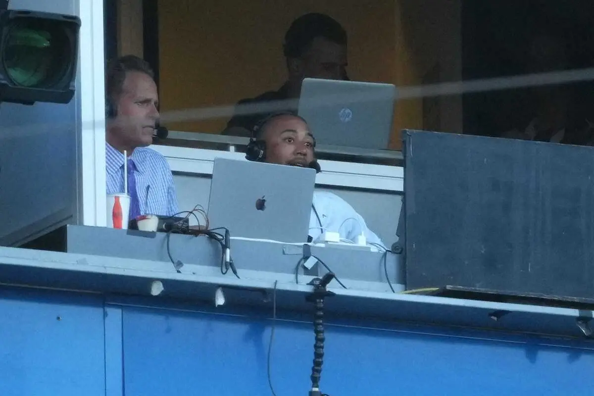 【画像・写真】骨折のドジャース・ベッツ　TV中継に特別ゲストで登場