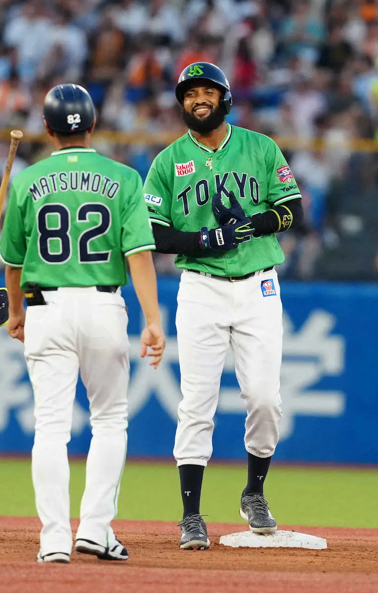 【画像・写真】ヤクルト・サンタナは下半身の張りで途中交代　高津監督「プレーできる状態であってほしい」