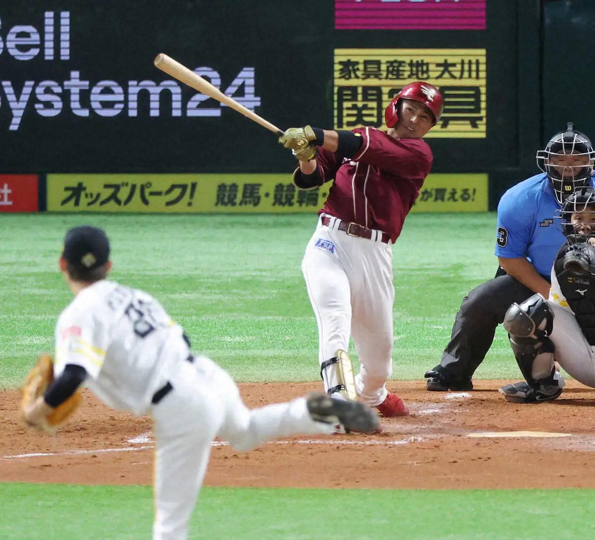【画像・写真】＜ソ・楽＞5回、2ランを放つ黒川。投手・大津（撮影・岡田　丈靖）