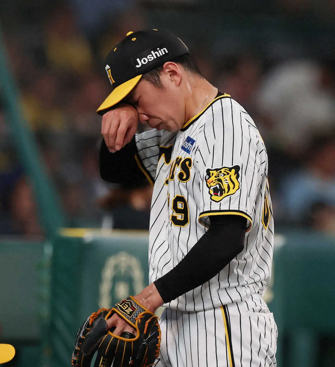 【画像・写真】阪神・石井　2戦連続で決勝点を献上「チームの足を引っ張って本当に申し訳ない」