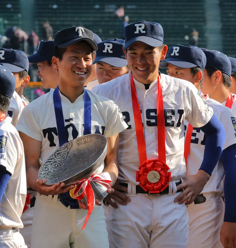 【画像・写真】DeNA・徳山がプロ初勝利　大阪桐蔭で選抜V腕…早大経て3年目　11回しのぎ、サヨナラで待望1勝