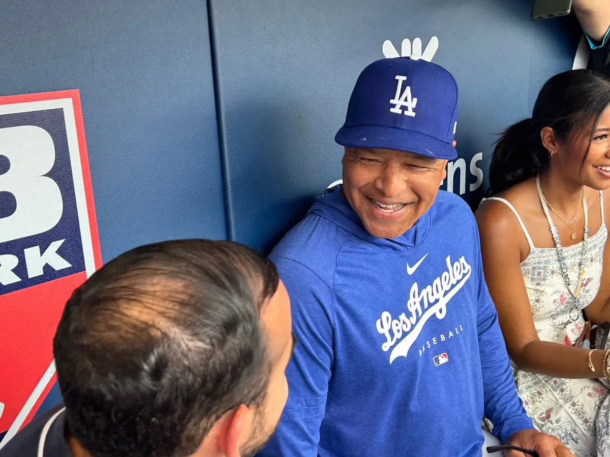 【画像・写真】試合前の囲み取材に応じるデーブ・ロバーツ監督（撮影・柳原 直之）