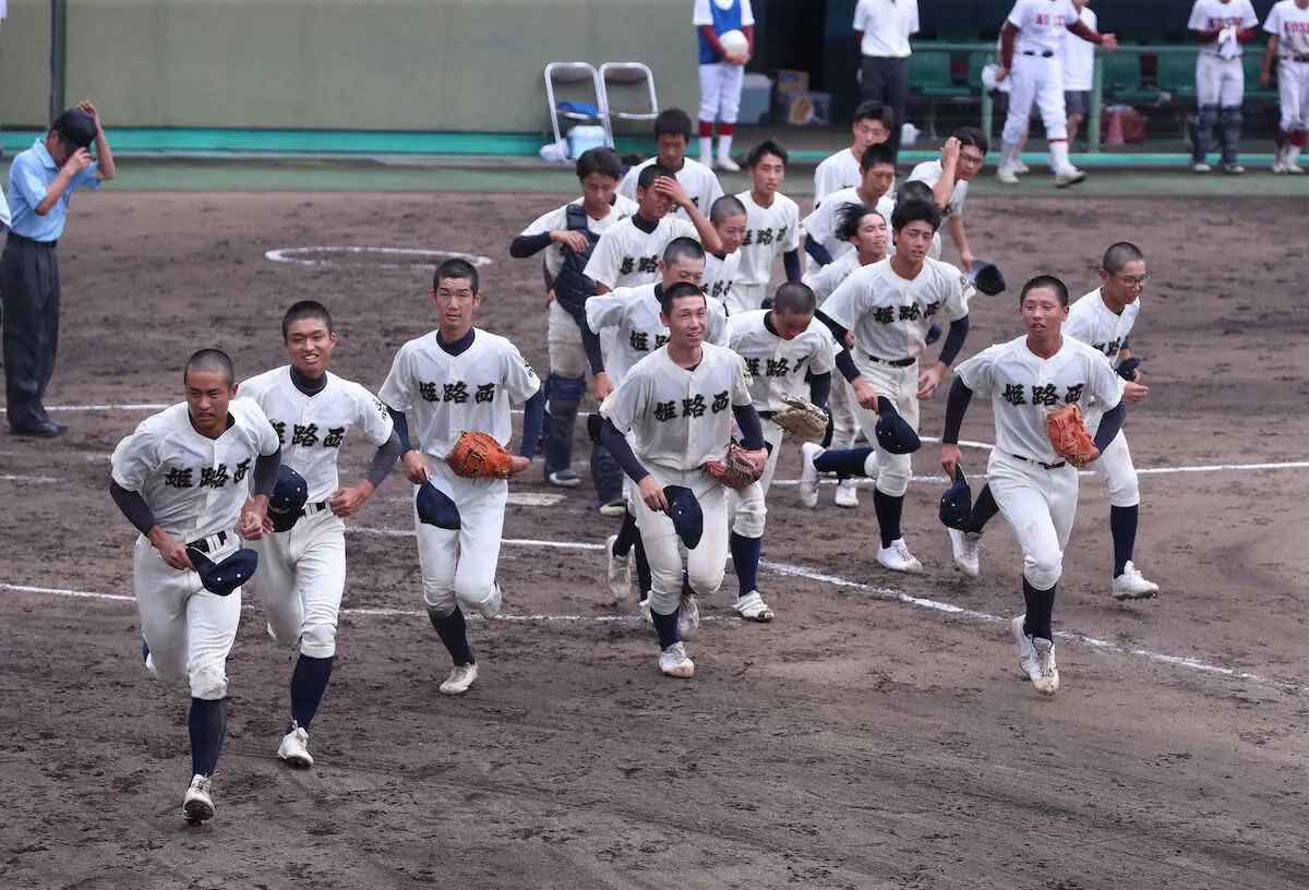 【画像・写真】超進学校に現れた140キロ「師弟」コンビ　姫路西が佐野、渡辺の力投で進撃