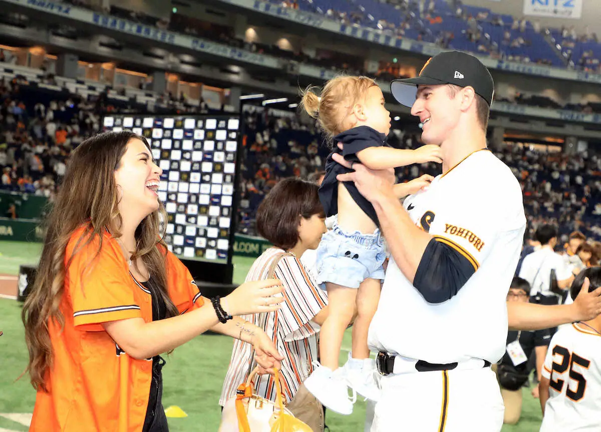 【画像・写真】巨人グリフィン　両親が前日来日、妻＆娘と4人が観戦するなかで投打に活躍「特別な試合になりました」