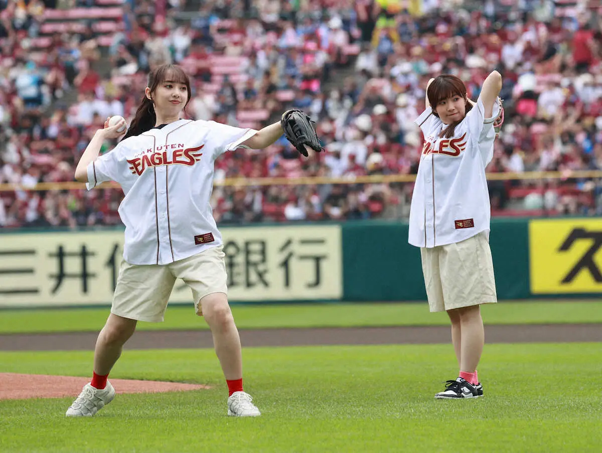 【画像・写真】ラブライブ！声優の小宮有紗と降幡愛がノーバン投球！　楽天―西武戦セレモニアルピッチ