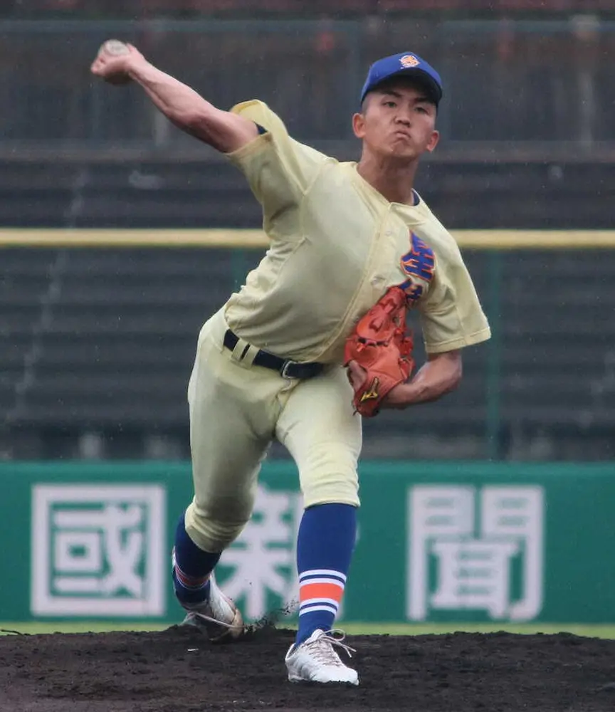 【画像・写真】星稜　最速142キロの2年生右腕・道本が6回1失点と好投　コールドを呼び込む