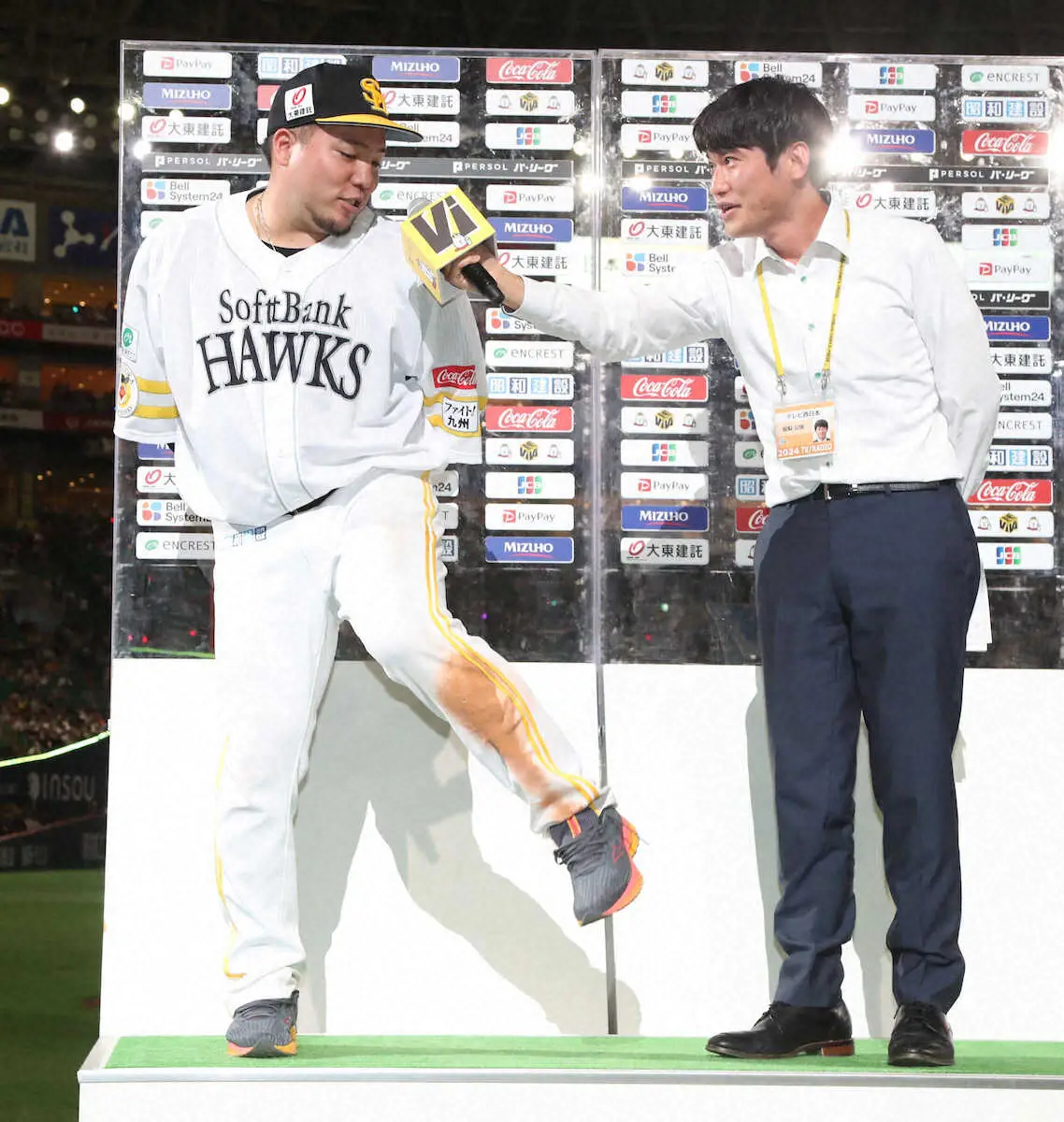 【画像・写真】ソフトバンク・山川「おしりからこう…」　お尻を突き出しながらの珍お立ち台にファン爆笑！