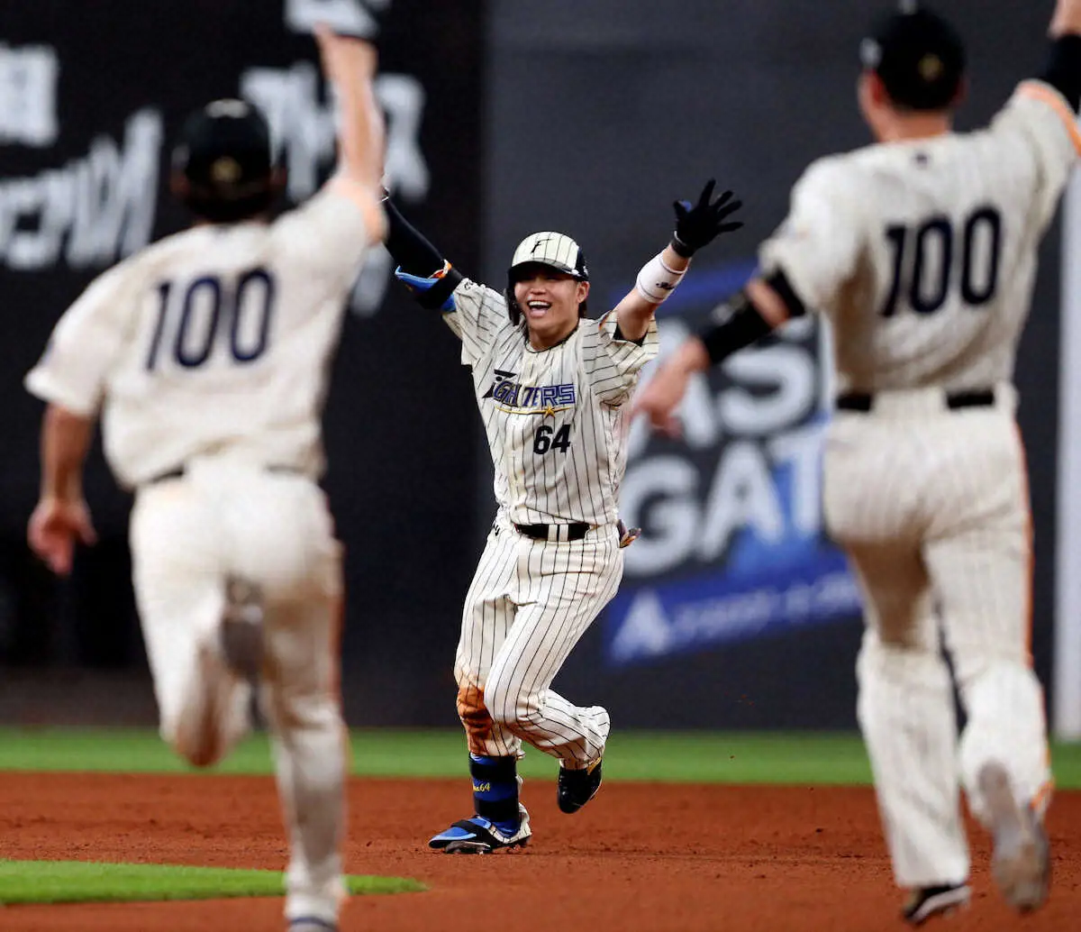 【画像・写真】日本ハム　サヨナラ勝ちで勝率5割復帰　延長10回、田宮が決めた　途中出場でも打って走って
