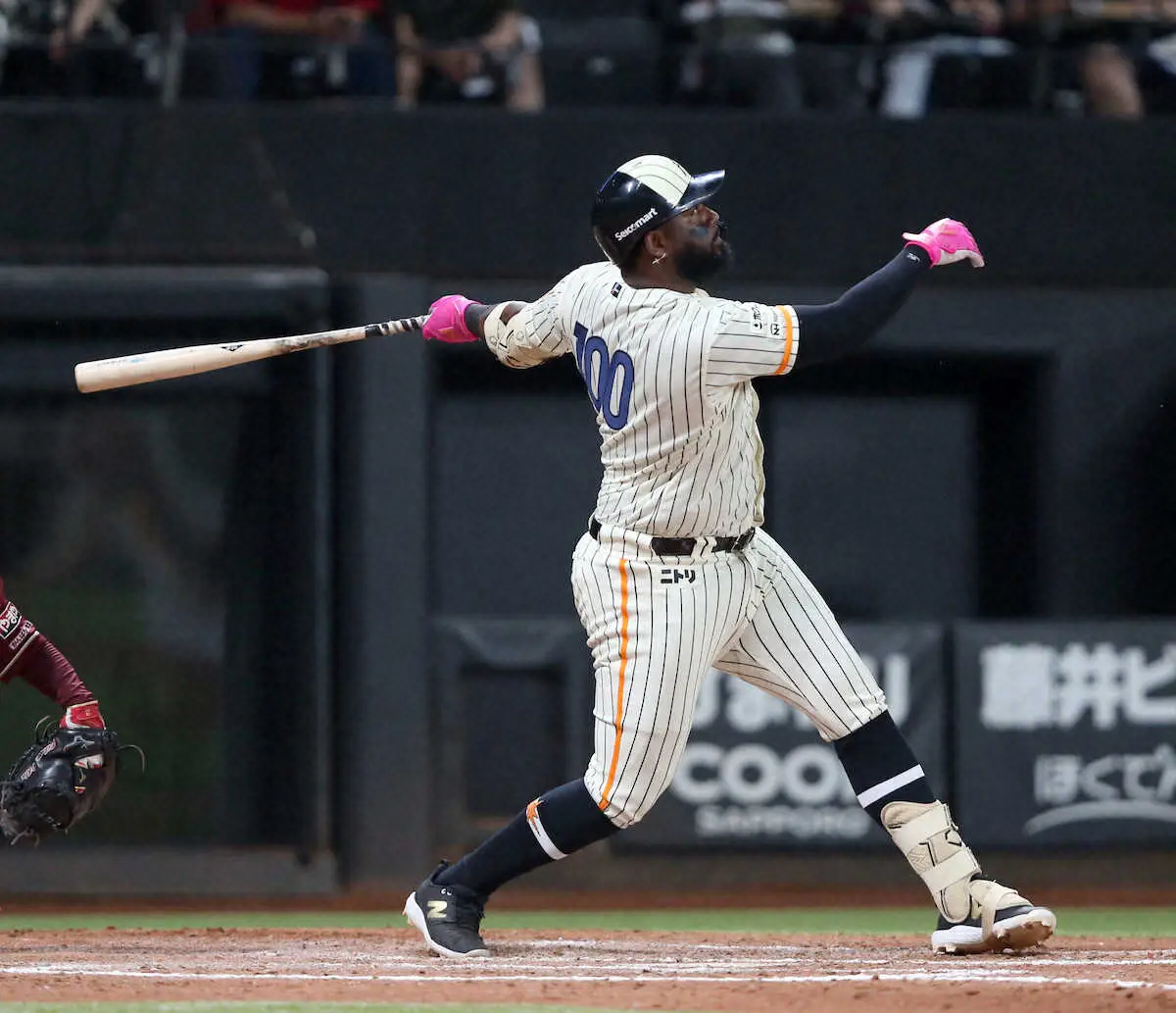【画像・写真】日本ハム・レイエスが劇勝の号砲　一時逆転の8号3ラン「楽天に勝てたのが大きい」