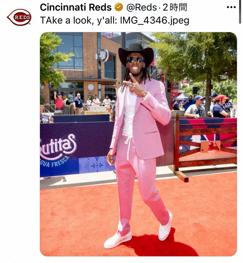 【画像・写真】“大谷翔平マニア”のデラクルスはド派手なピンクスーツでレッドカーペット登場　ベンチでの交流に大注目