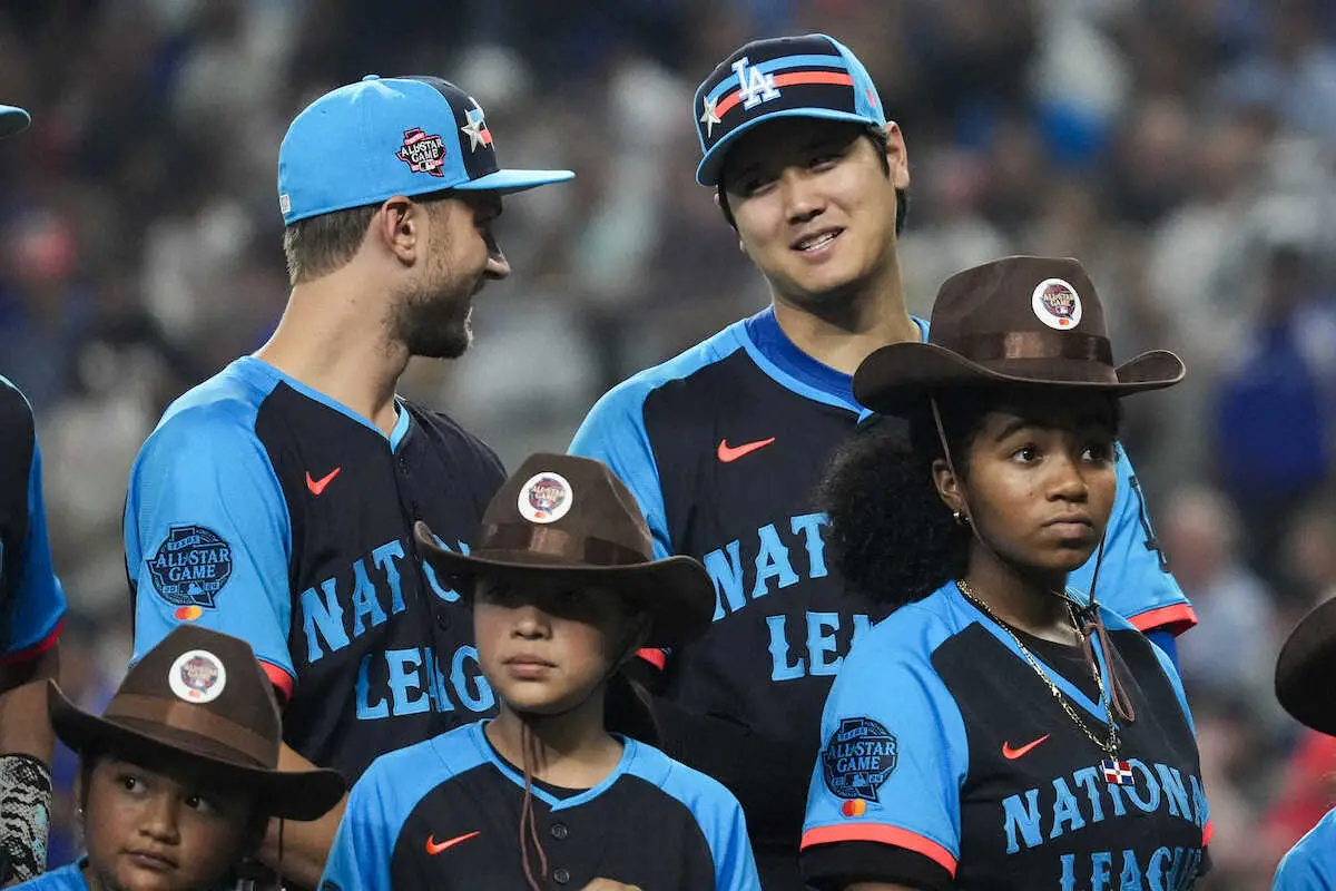 【画像・写真】ターナー「最高のシートで見ていた」前打者・大谷の3ラン“ベスポジ”観戦　試合中は「隣に座って」談笑