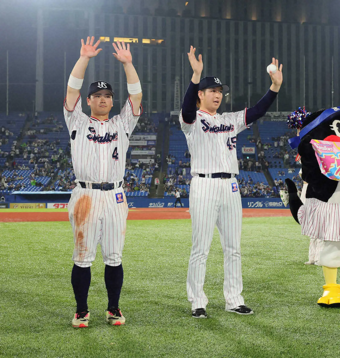 【画像・写真】ヤクルト・小沢　4番手で2回無失点好投！今季初勝利「やっと勝てた。長かった」