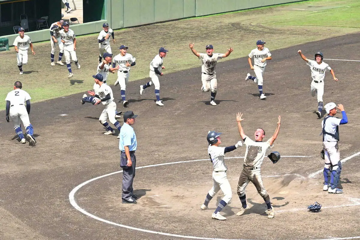 【画像・写真】公立・鹿沼商工　春の関東王者・白鴎大足利から大金星！延長10回タイブレークでサヨナラ勝利