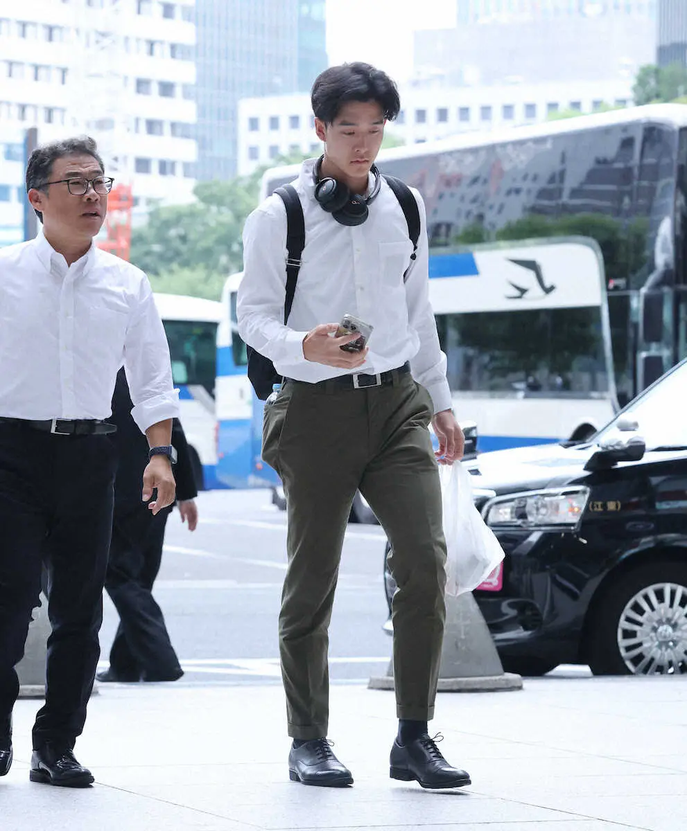 【画像・写真】阪神・小幡が2軍に合流　17日巨人戦で左太もも裏肉離れ「正直、めっちゃ悔しい」