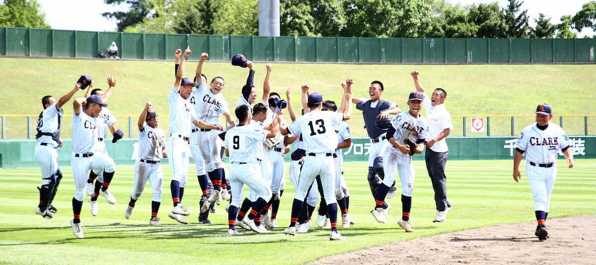 【画像・写真】クラーク　プロ注目152キロ右腕攻略で王手　10回一挙8点で3時間37分の激闘制した
