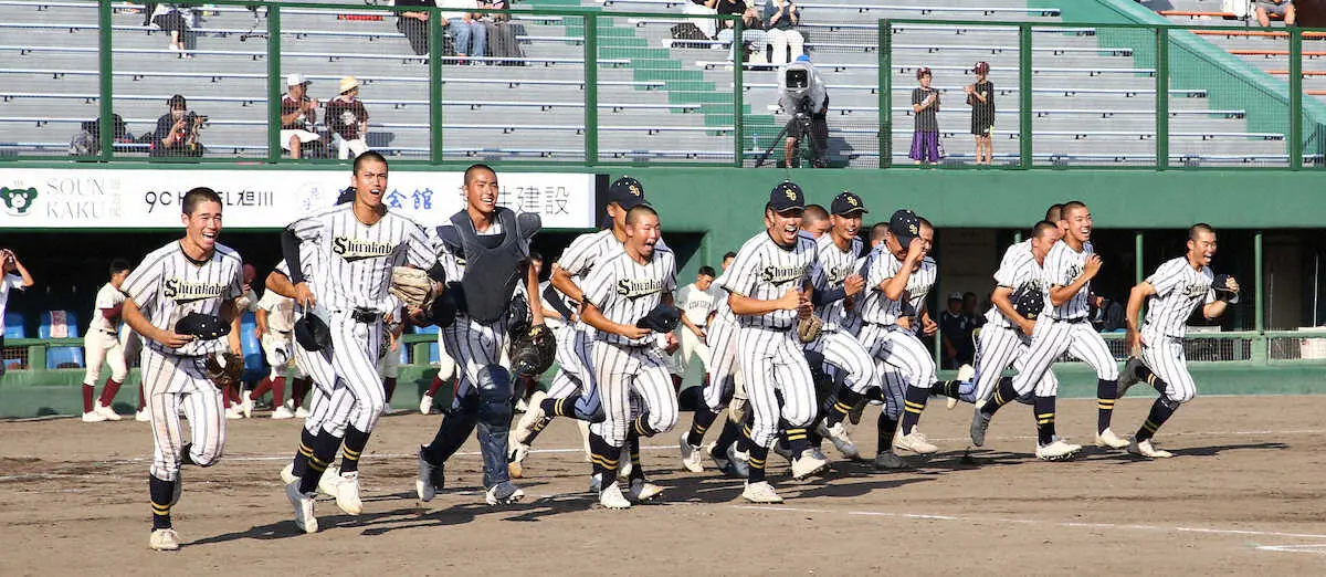 【画像・写真】【高校野球】白樺学園が9回に勝ち越してクラークを5―2で破り、9年ぶり4度目の夏の甲子園出場