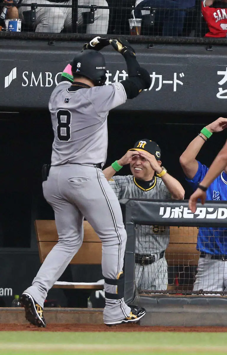 【画像・写真】【球宴】巨人・丸佳浩が8年ぶり一発「すっごいうれしい」　全セ・岡田監督も丸ポーズでお出迎え