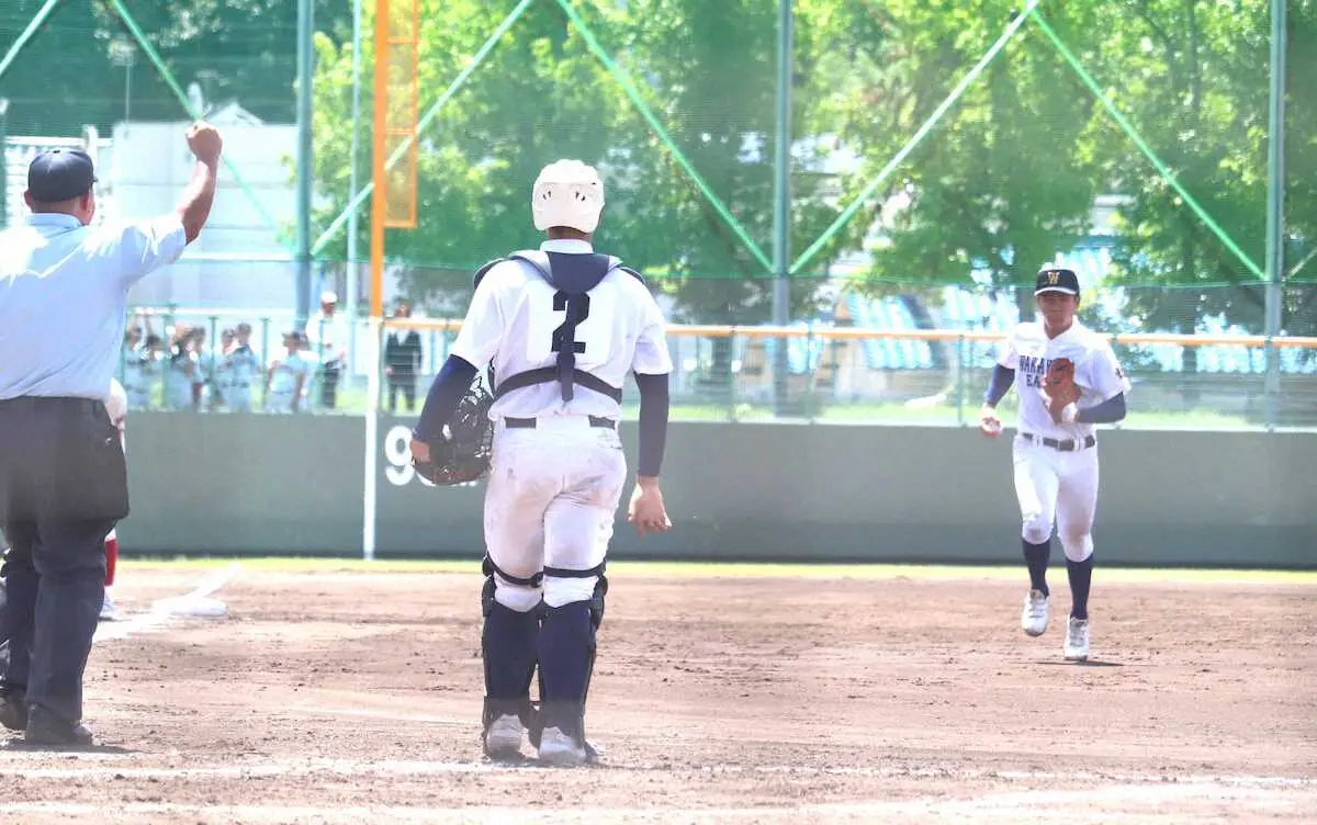 【画像・写真】【高校野球】「打倒・智弁和歌山」和歌山東4強　泥だらけのエース・前芝2盗塁、プロ注目の谷村2安打