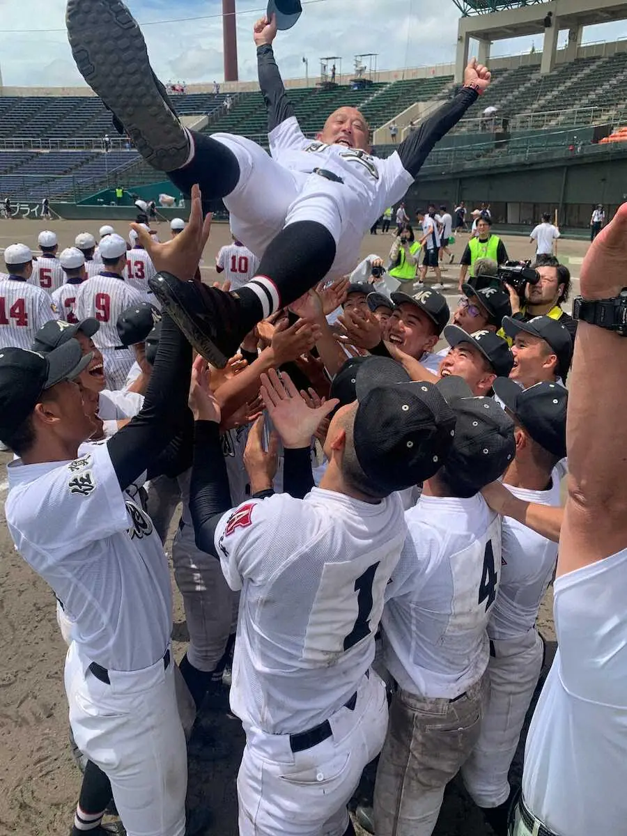【画像・写真】【高校野球】2年ぶり甲子園の有田工　梅崎監督は昨夏コールド負けした3回戦当日急逝した父へ捧げる甲子園